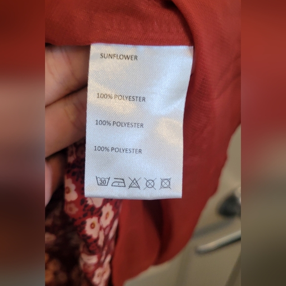 Elegant Red and White Midi Dress - Picture 5 of 15